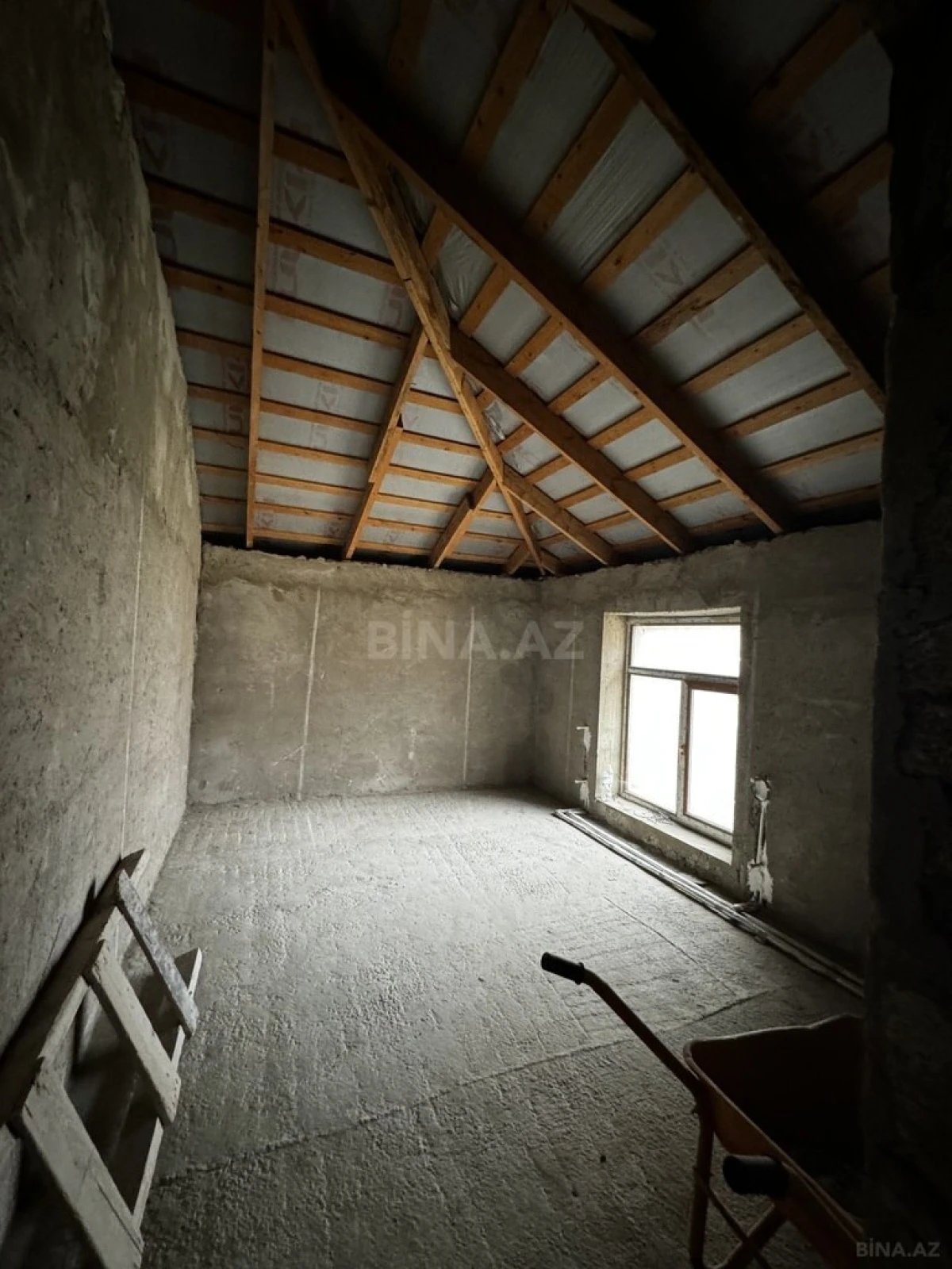 Satılır 9 otaqlı həyət evi 310 m²