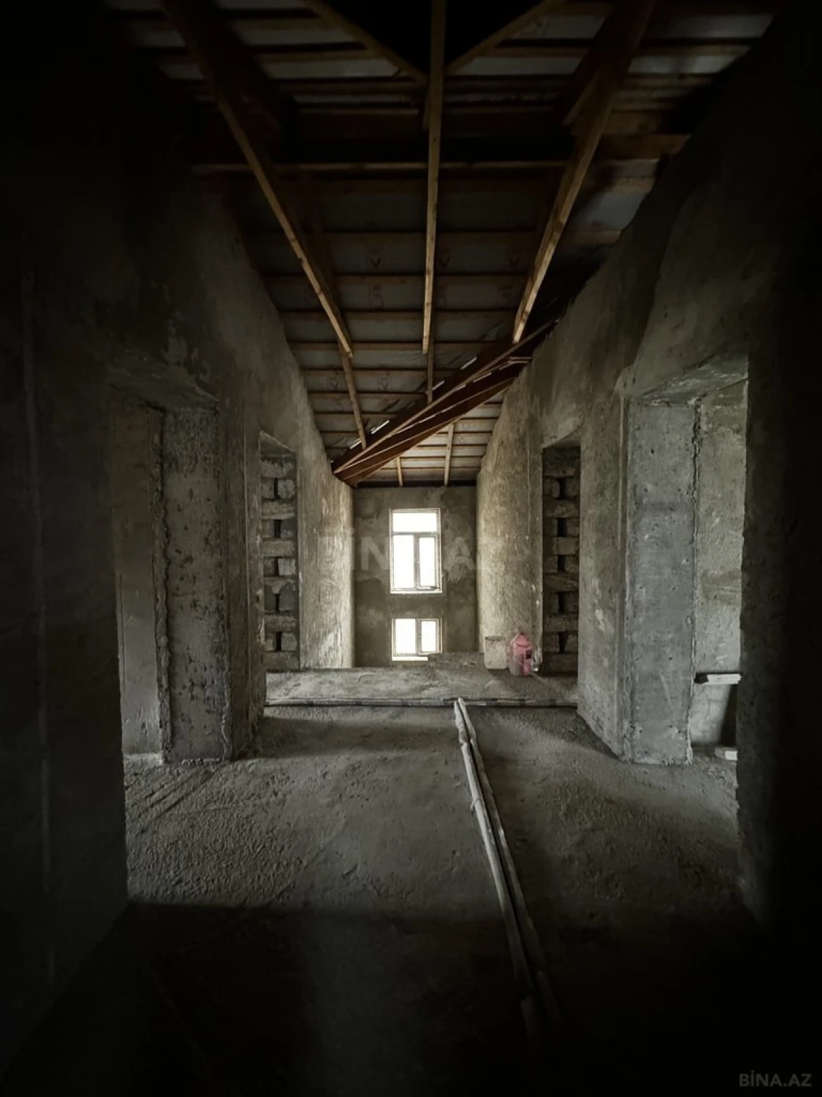 Satılır 9 otaqlı həyət evi 310 m²