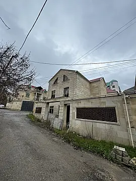 Satılır 9 otaqlı həyət evi 310 m²