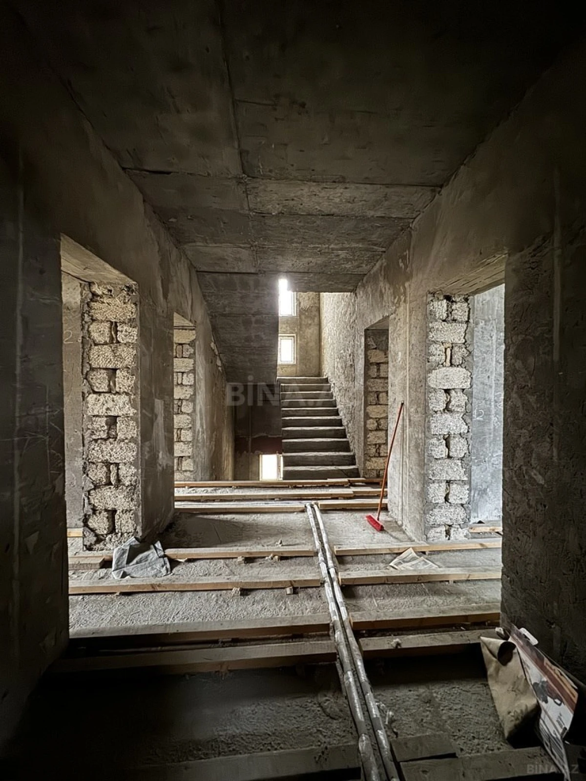 Satılır 9 otaqlı həyət evi 310 m²