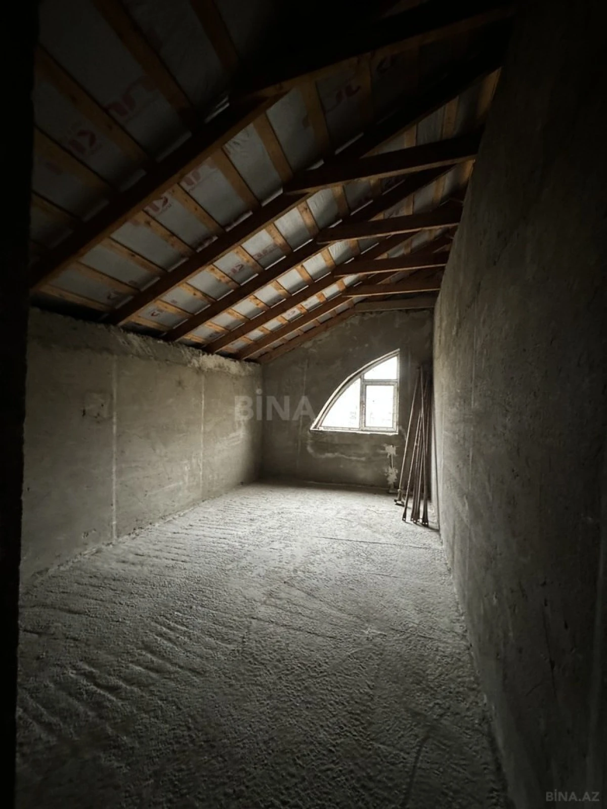 Satılır 9 otaqlı həyət evi 310 m²