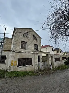 Satılır 9 otaqlı həyət evi 310 m²