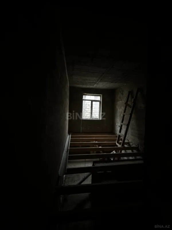 Satılır 9 otaqlı həyət evi 310 m²