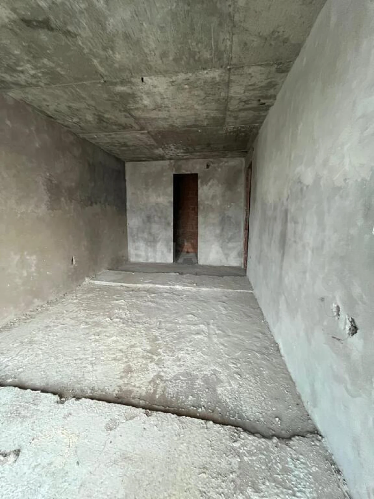 Satılır 4 otaqlı mənzil 240 m²