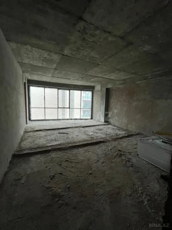 Satılır 4 otaqlı mənzil 240 m²