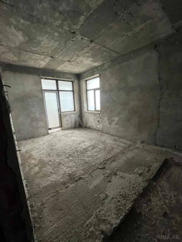 Satılır 4 otaqlı mənzil 240 m²