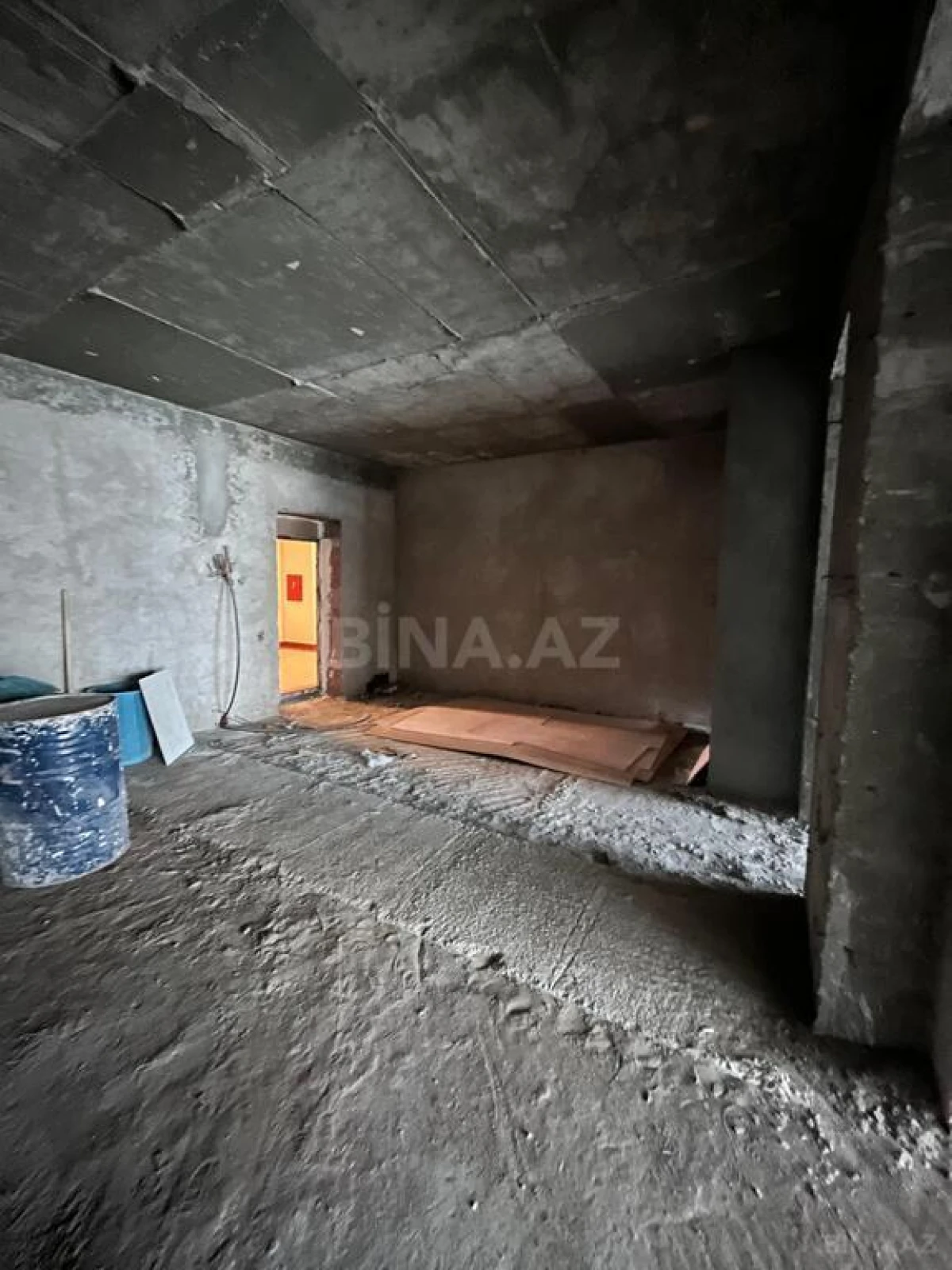 Satılır 4 otaqlı mənzil 240 m²