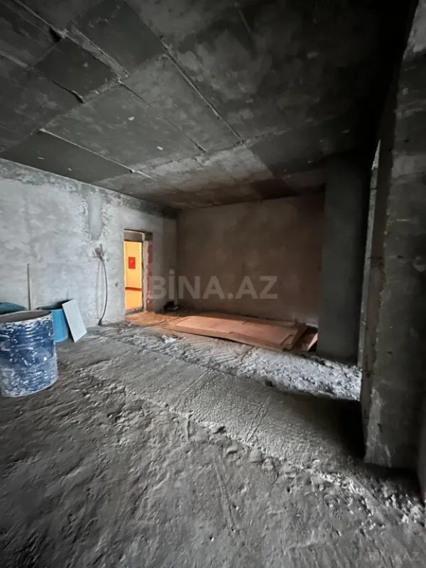 Satılır 4 otaqlı mənzil 240 m²