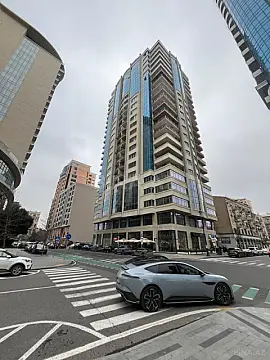 Satılır 4 otaqlı mənzil 240 m²