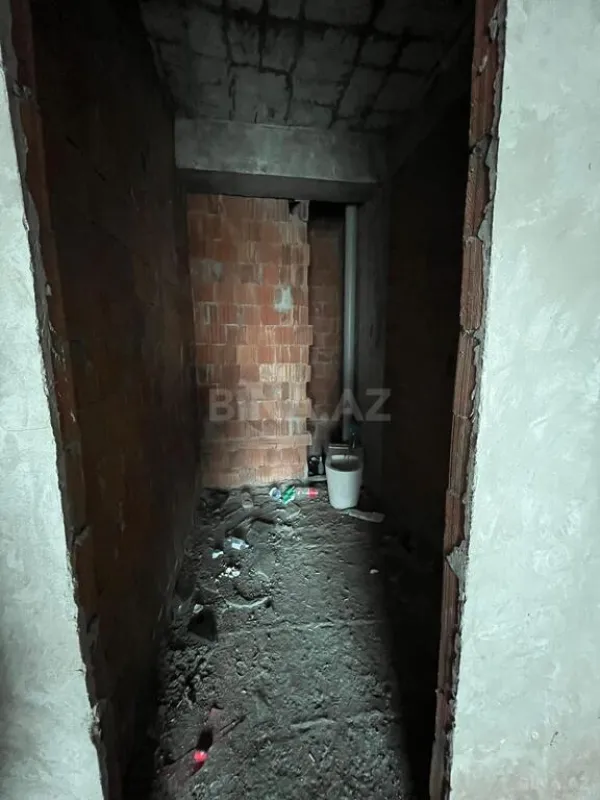 Satılır 4 otaqlı mənzil 240 m²