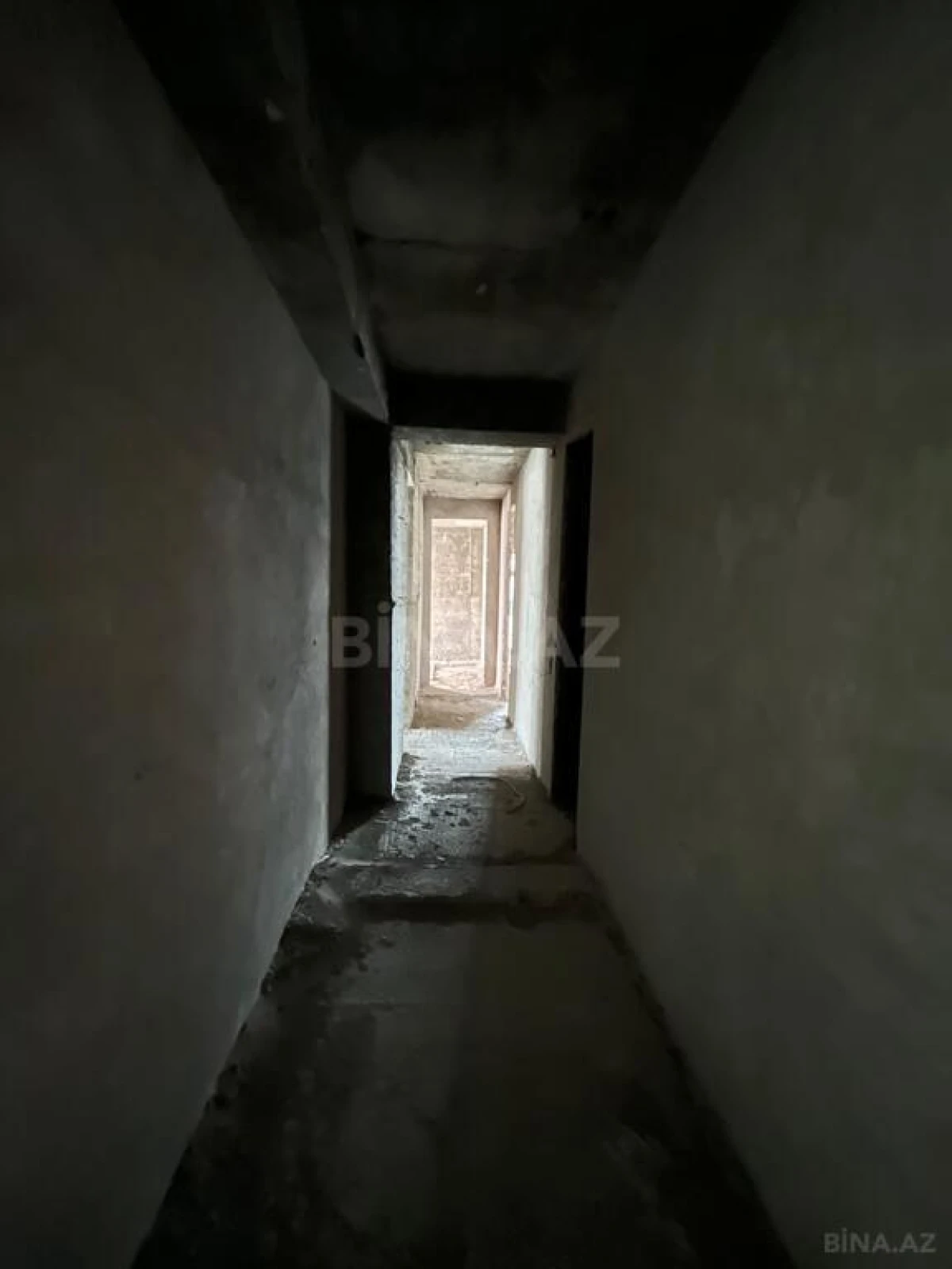 Satılır 4 otaqlı mənzil 240 m²