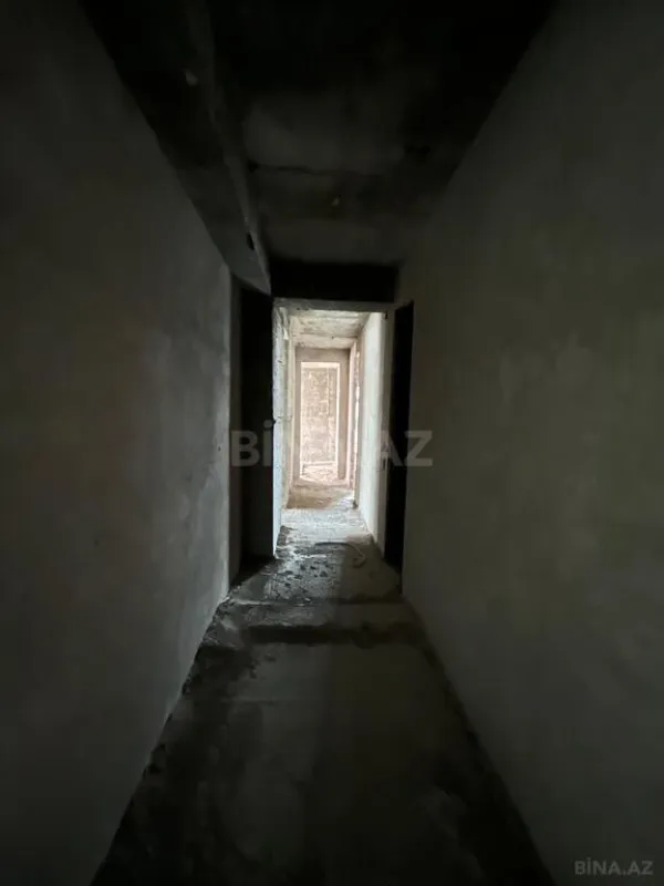 Satılır 4 otaqlı mənzil 240 m²