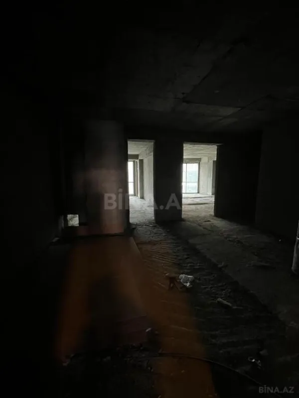 Satılır 4 otaqlı mənzil 240 m²