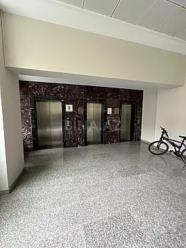 Satılır 4 otaqlı mənzil 240 m²