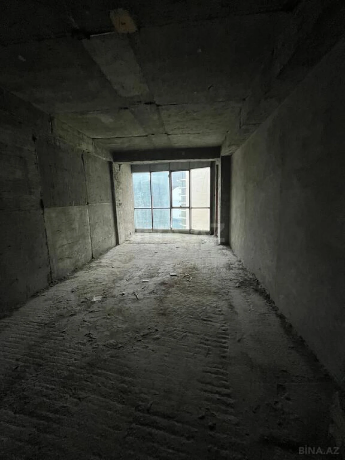 Satılır 4 otaqlı mənzil 240 m²