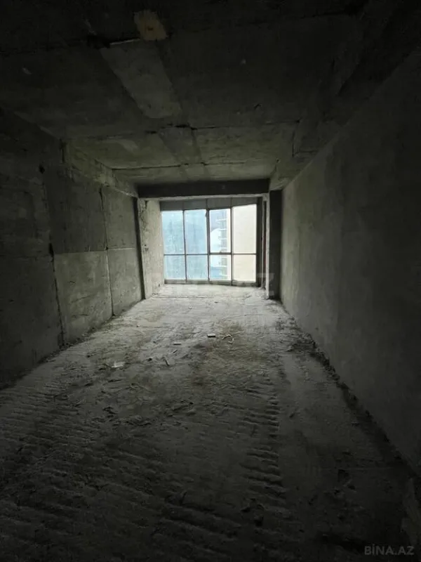 Satılır 4 otaqlı mənzil 240 m²