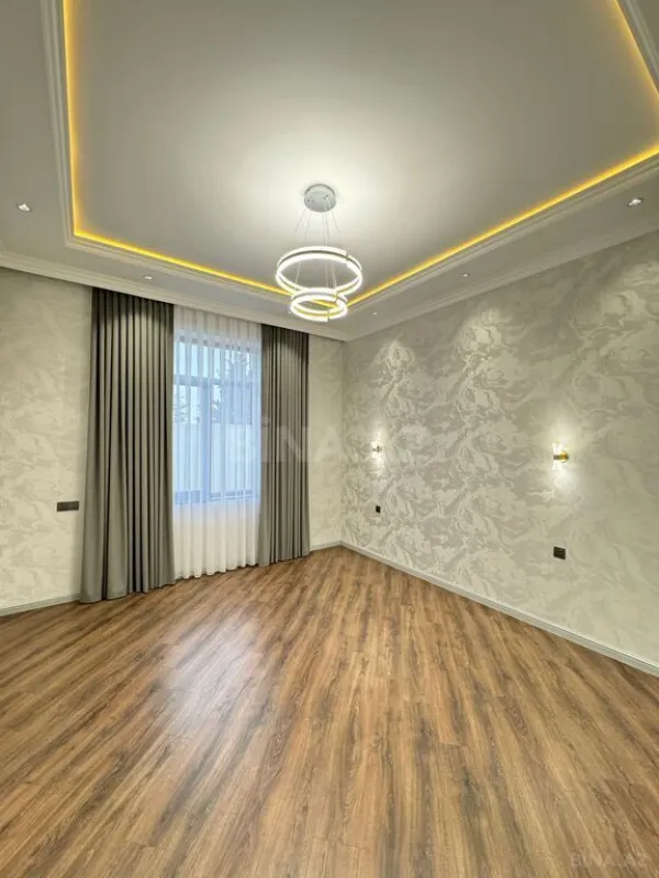 Satılır 5 otaqlı həyət evi 280 m²