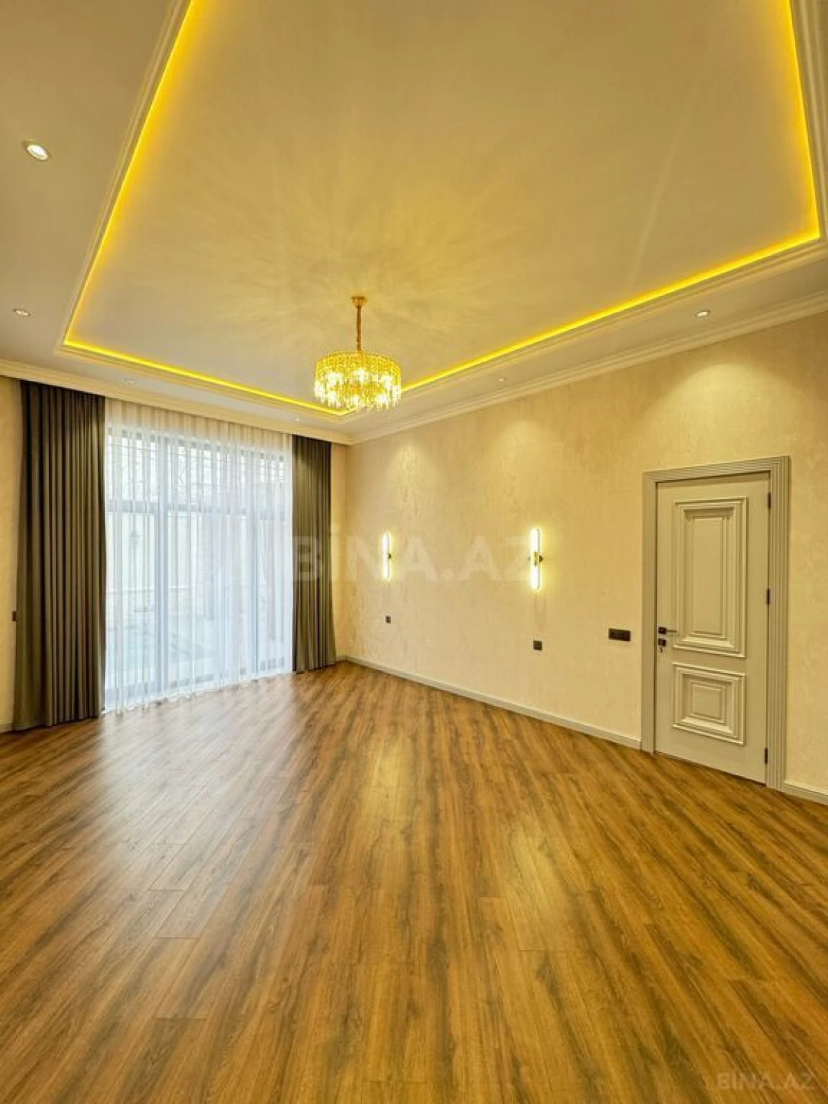 Satılır 5 otaqlı həyət evi 280 m²