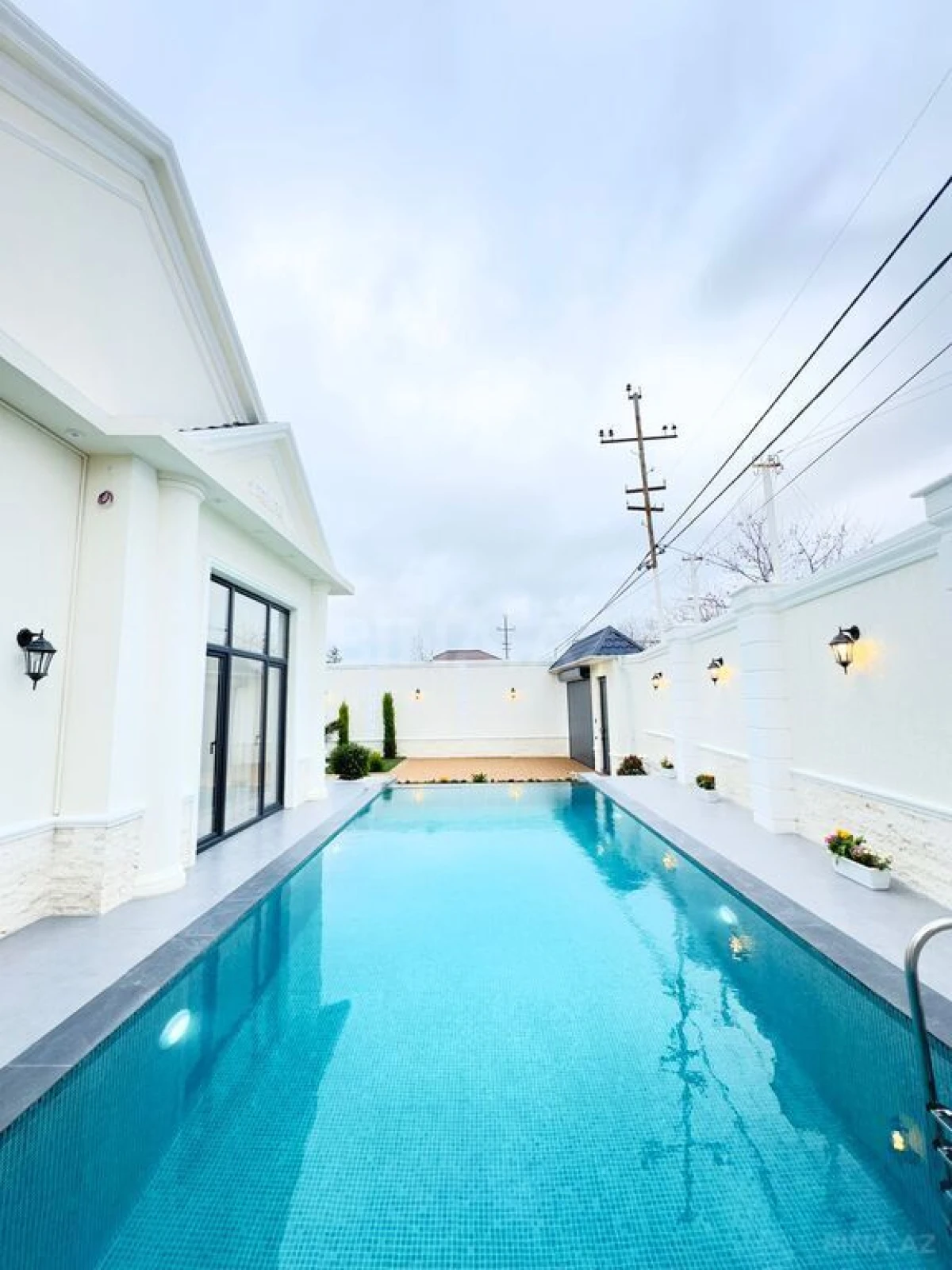 Satılır 5 otaqlı həyət evi 280 m²