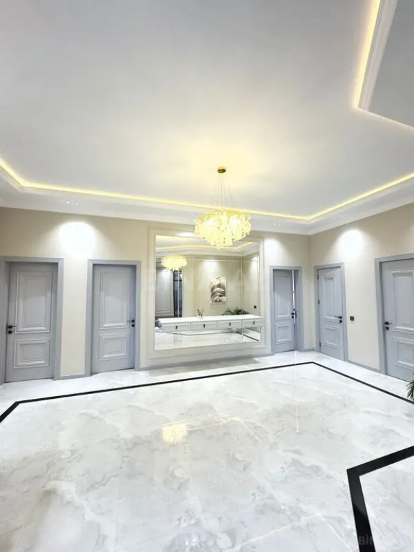 Satılır 5 otaqlı həyət evi 280 m²