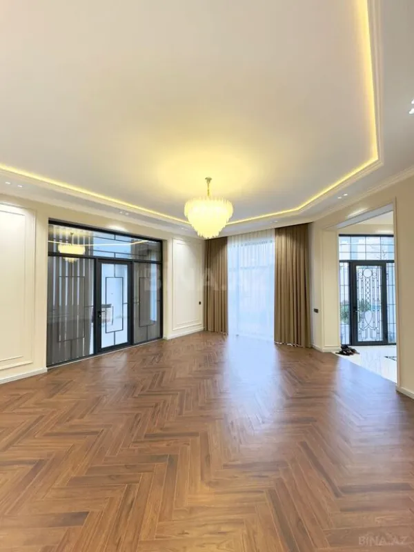 Satılır 5 otaqlı həyət evi 280 m²