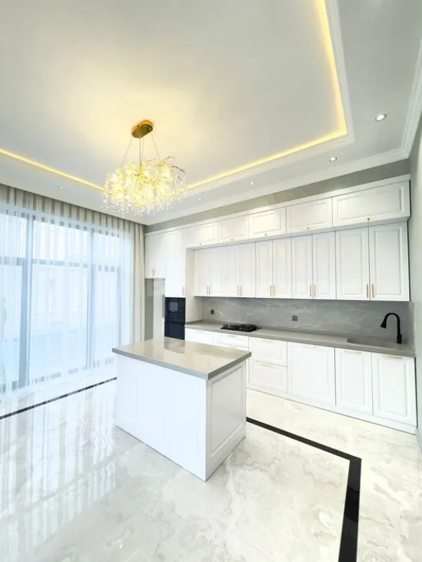 Satılır 5 otaqlı həyət evi 280 m²