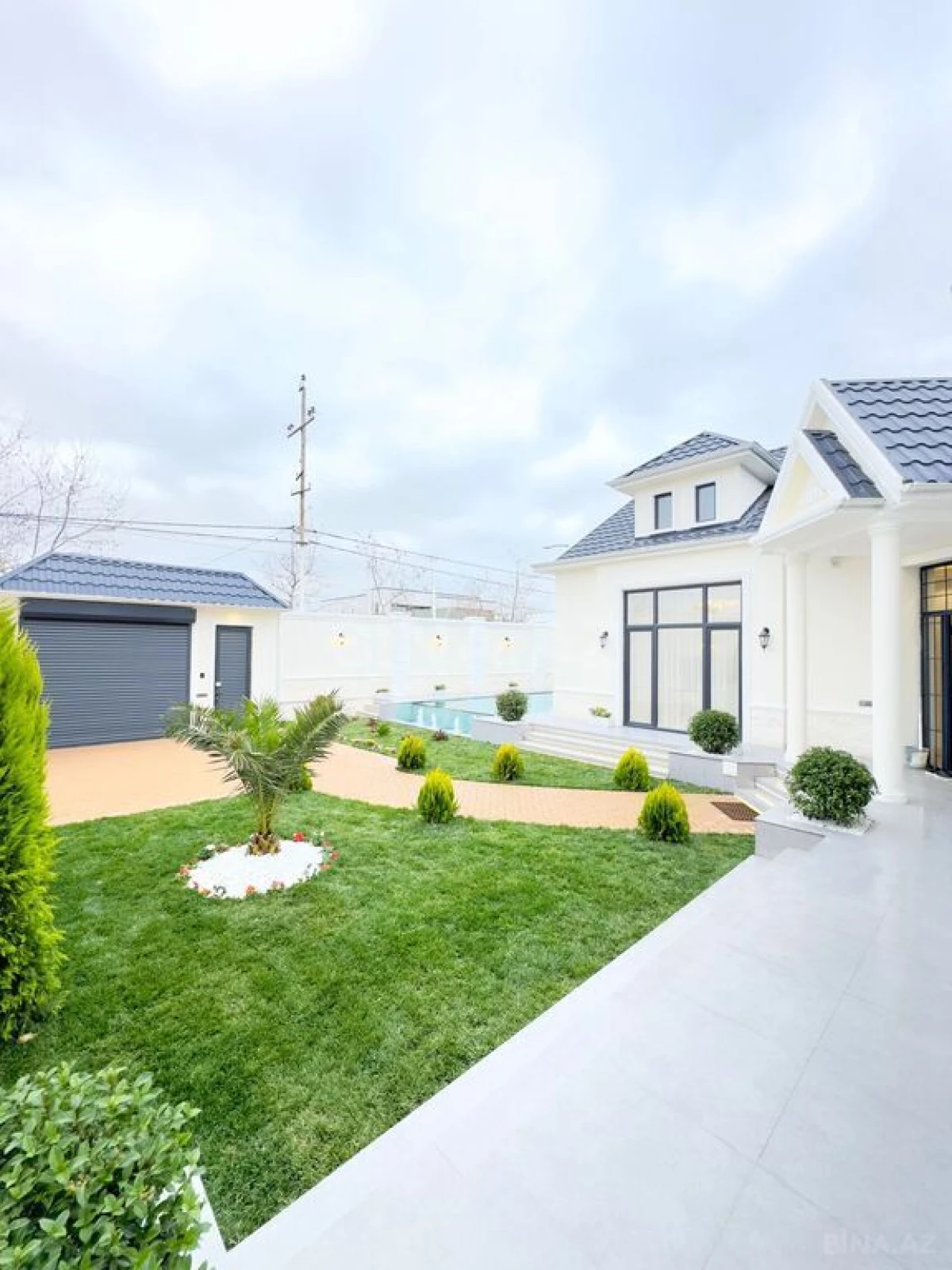 Satılır 5 otaqlı həyət evi 280 m²