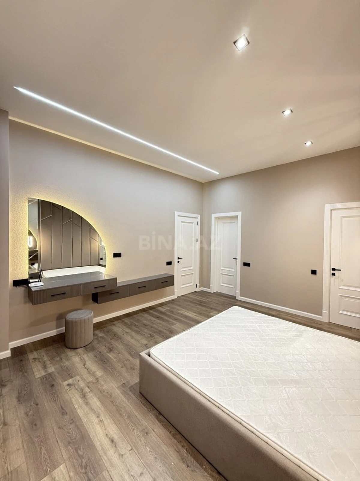 Satılır 5 otaqlı həyət evi 260 m²