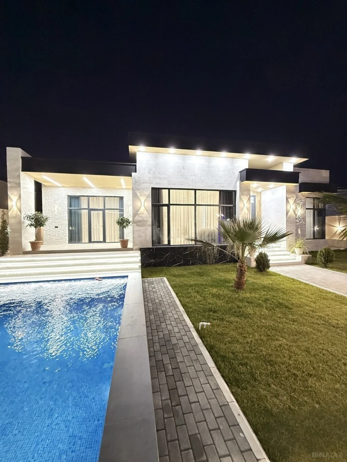 Satılır 5 otaqlı həyət evi 260 m²