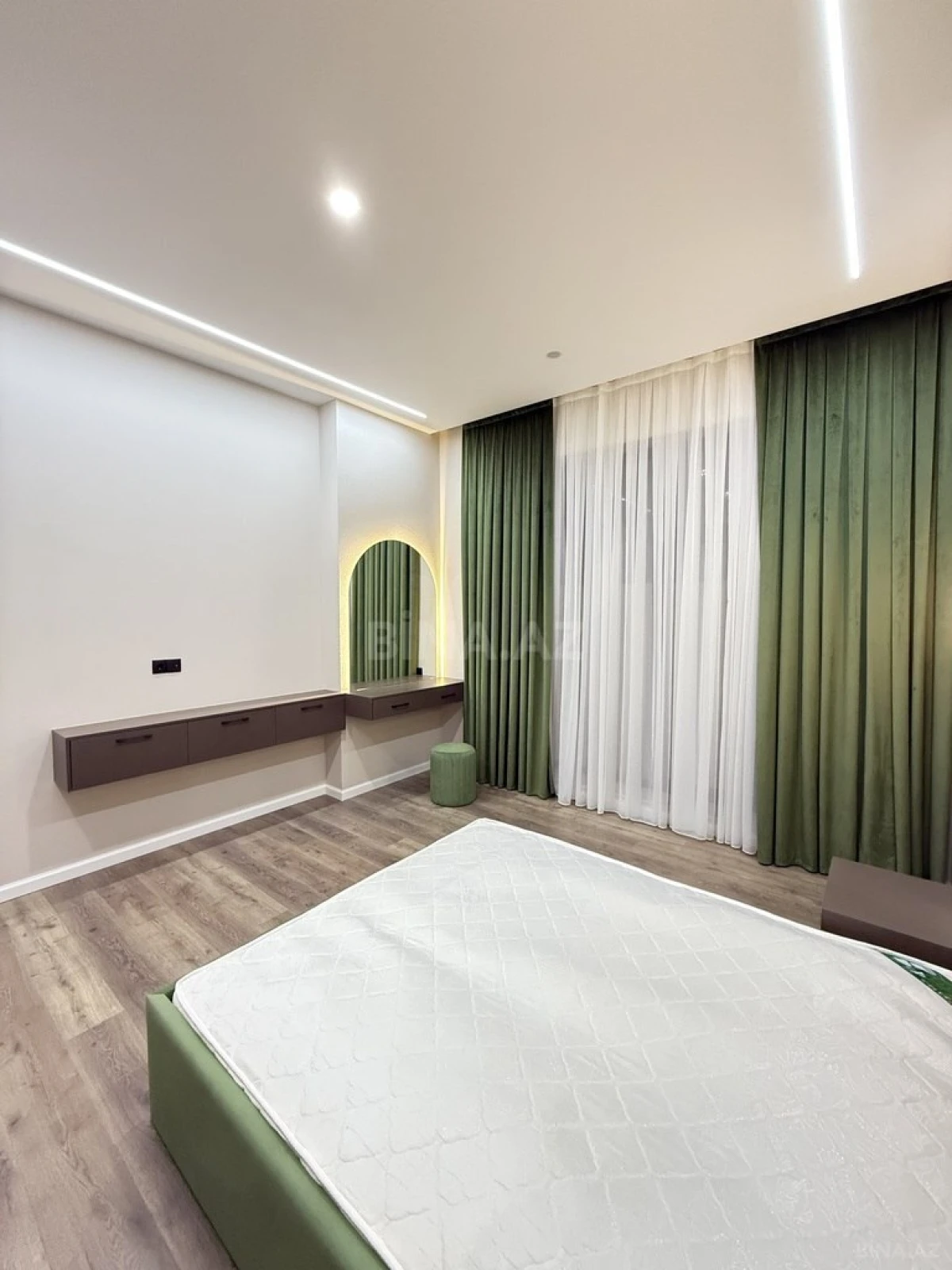 Satılır 5 otaqlı həyət evi 260 m²