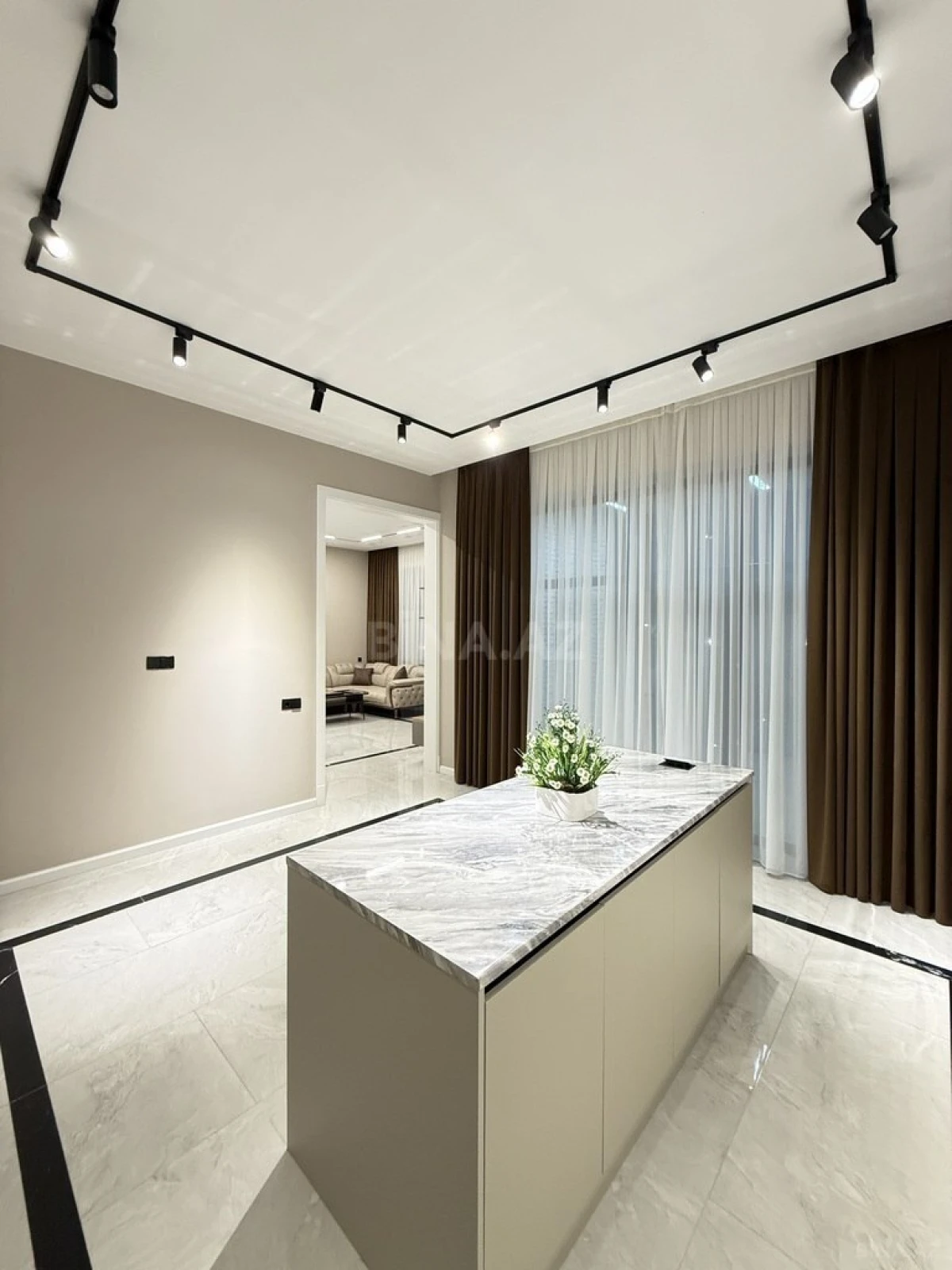 Satılır 5 otaqlı həyət evi 260 m²