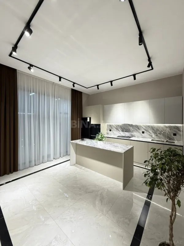 Satılır 5 otaqlı həyət evi 260 m²