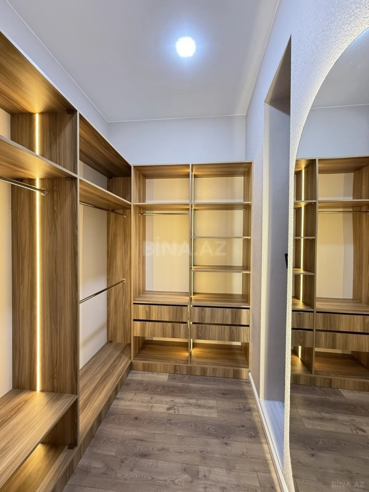 Satılır 5 otaqlı həyət evi 260 m²