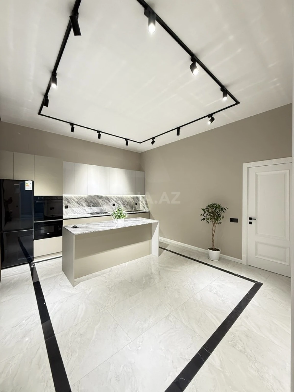 Satılır 5 otaqlı həyət evi 260 m²