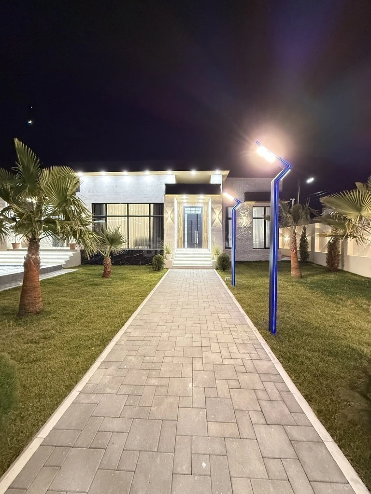 Satılır 5 otaqlı həyət evi 260 m²