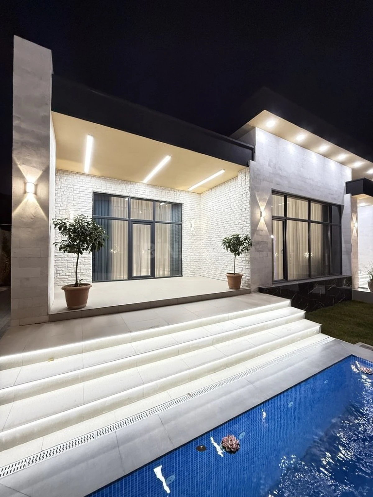 Satılır 5 otaqlı həyət evi 260 m²