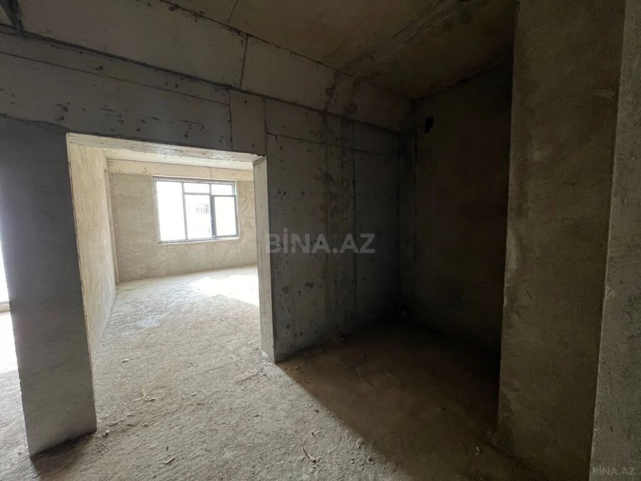 Satılır 3 otaqlı mənzil 152 m²