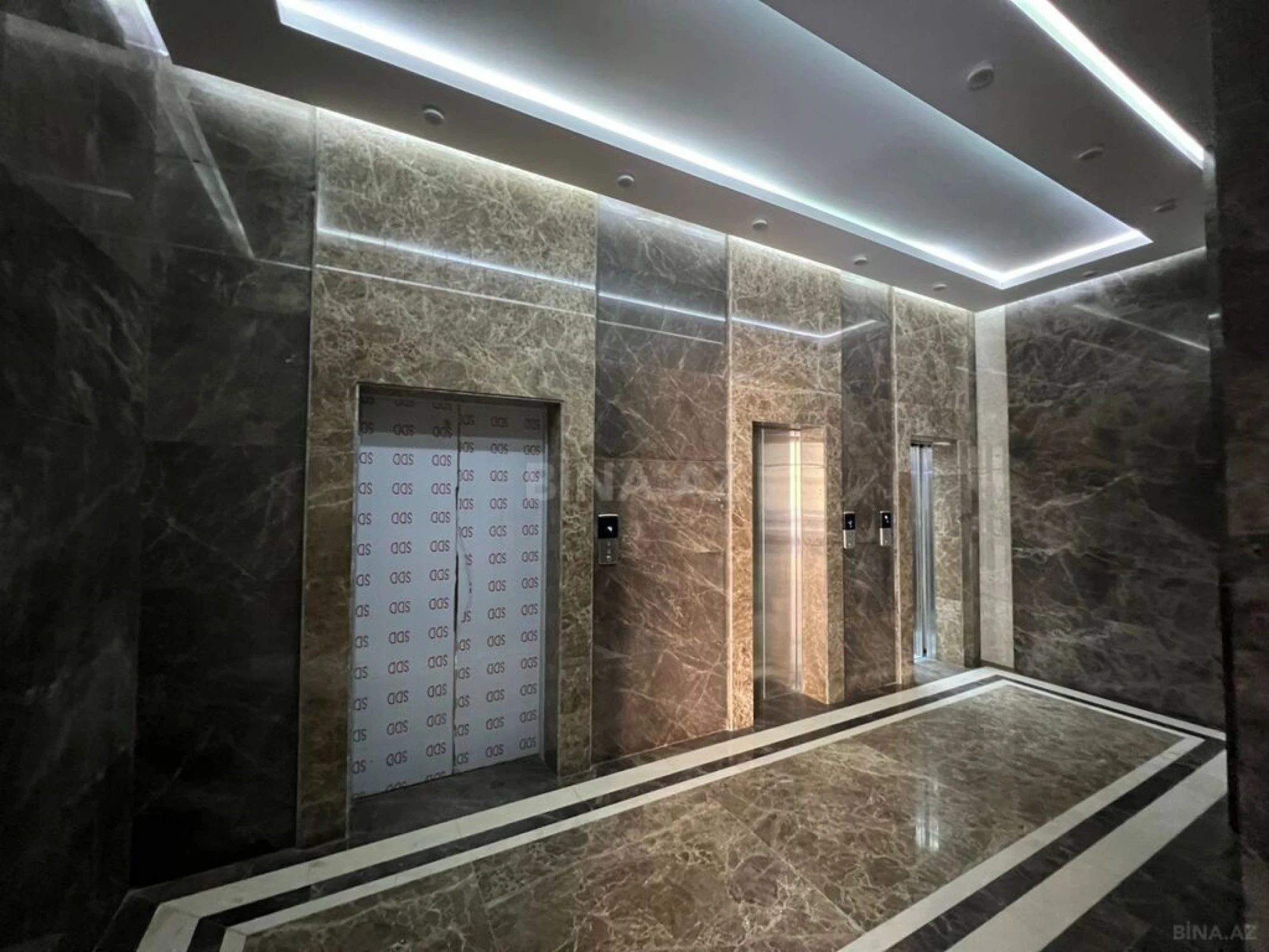 Satılır 3 otaqlı mənzil 152 m²