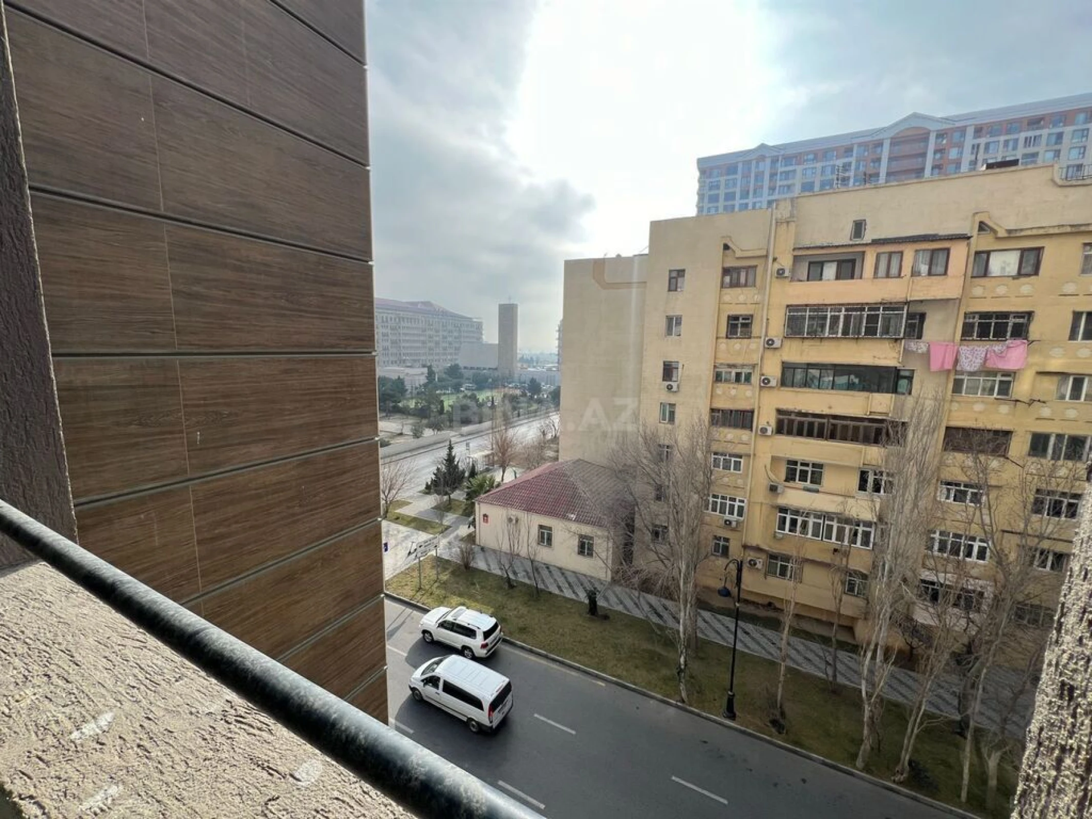 Satılır 3 otaqlı mənzil 152 m²