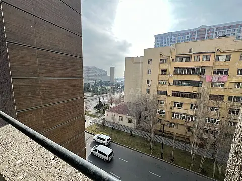 Satılır 3 otaqlı mənzil 152 m²