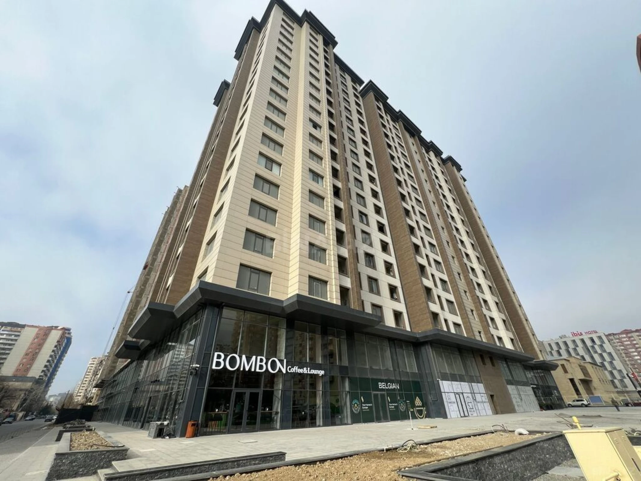 Satılır 3 otaqlı mənzil 152 m²