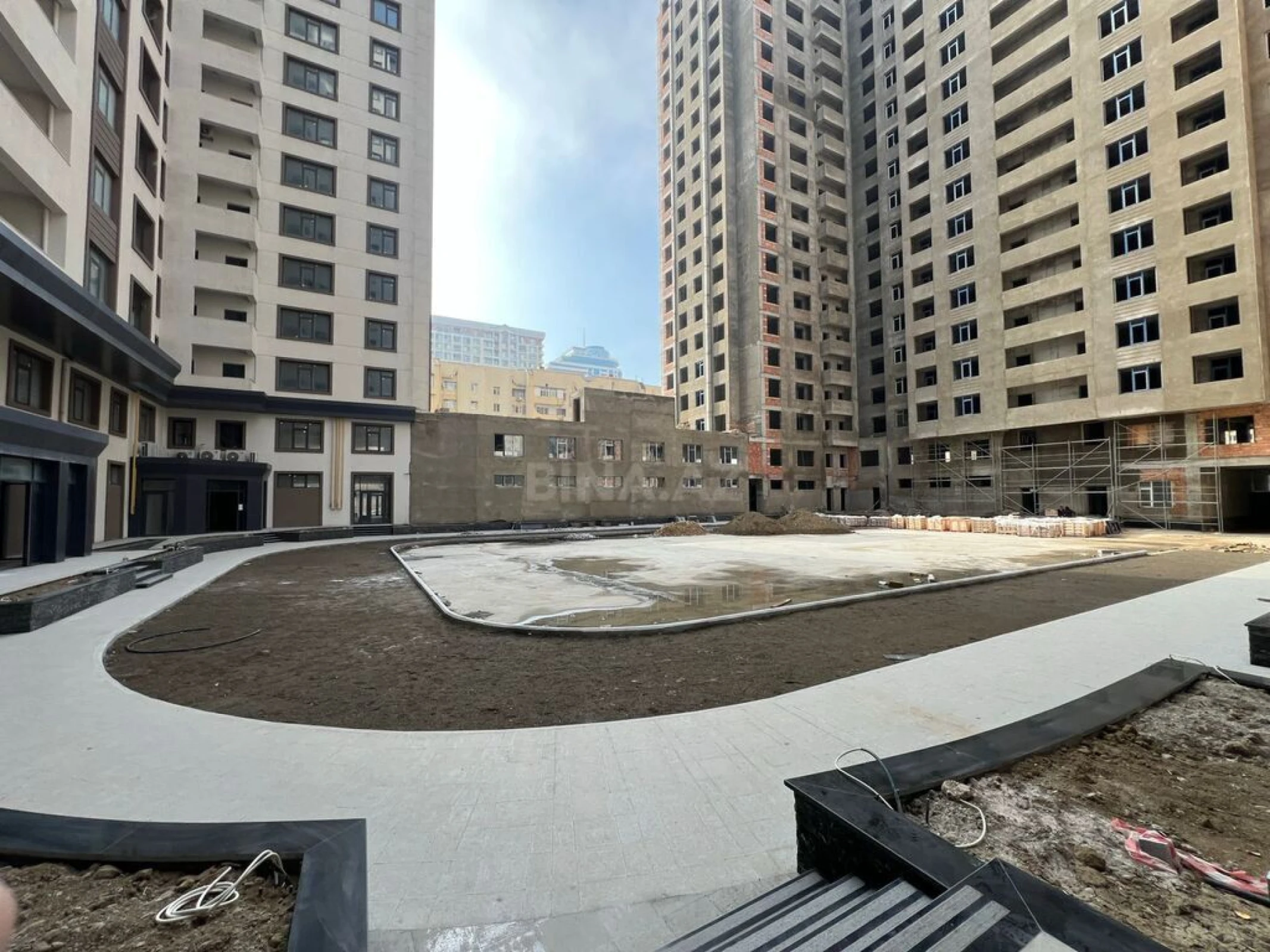 Satılır 3 otaqlı mənzil 152 m²