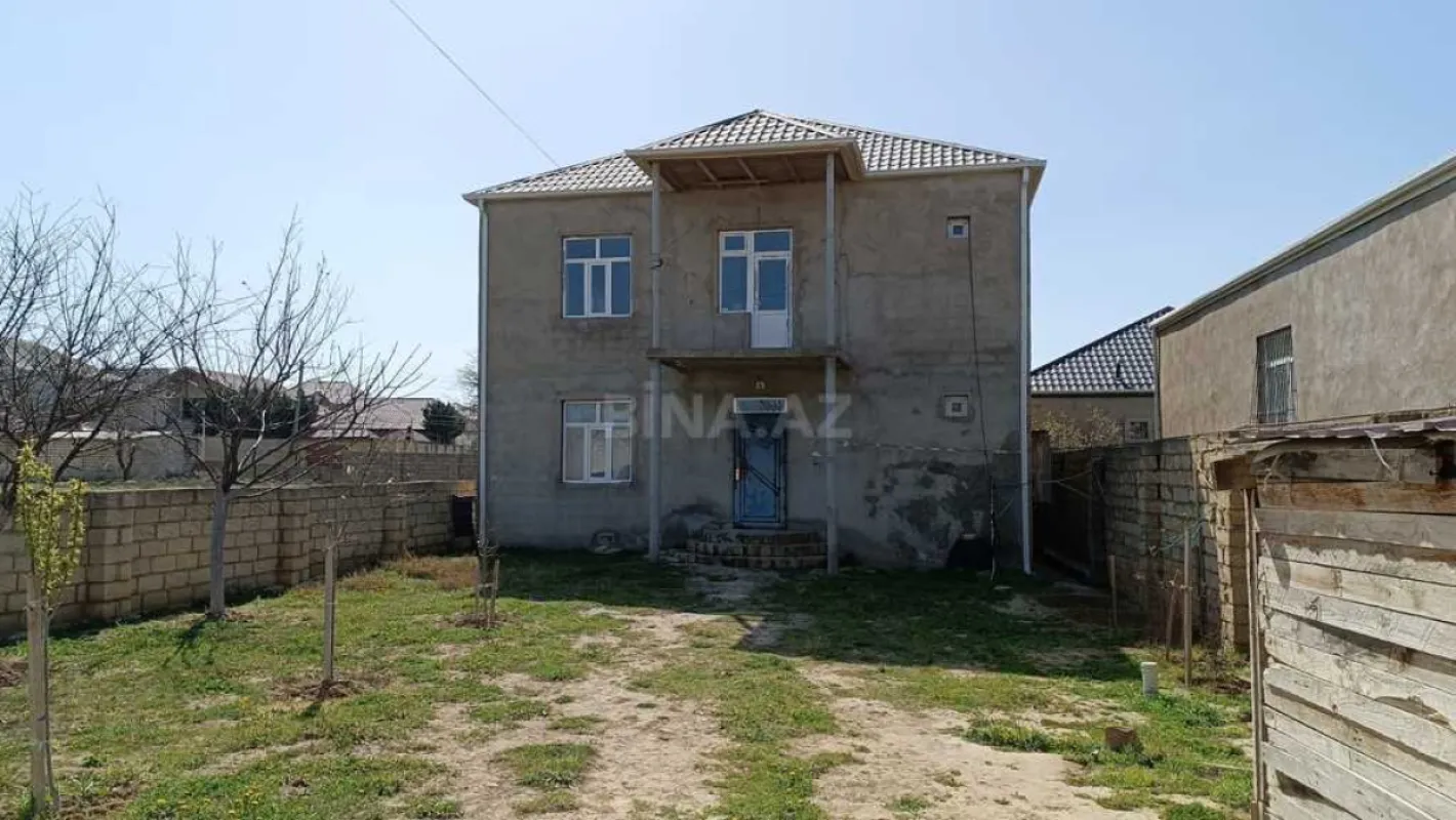 Satılır 6 otaqlı həyət evi 240 m²