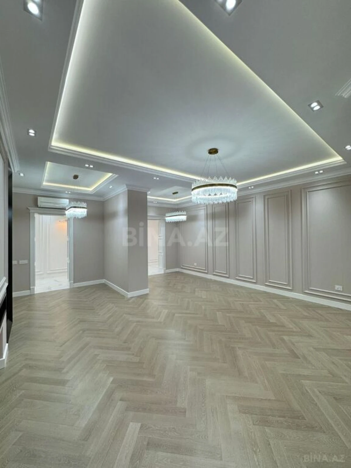 Satılır 4 otaqlı mənzil 205 m²