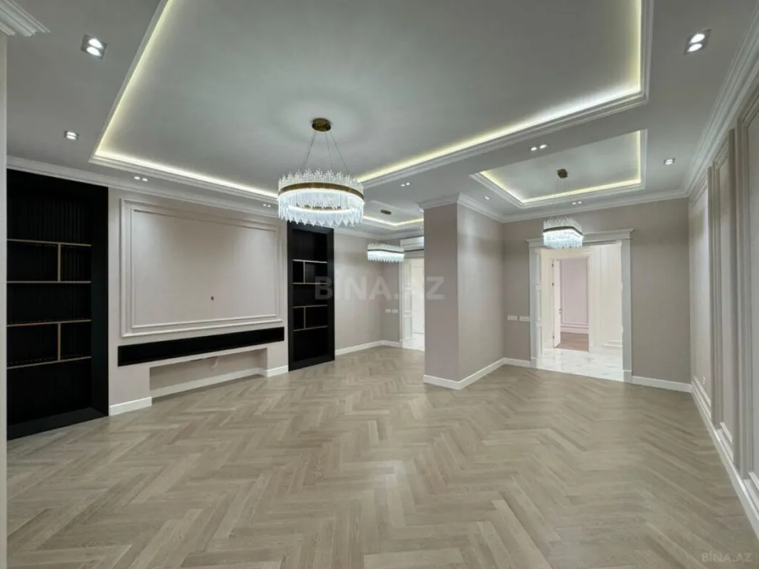 Satılır 4 otaqlı mənzil 205 m²