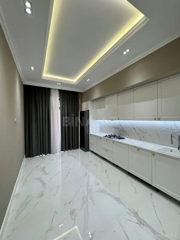 Satılır 4 otaqlı mənzil 205 m²