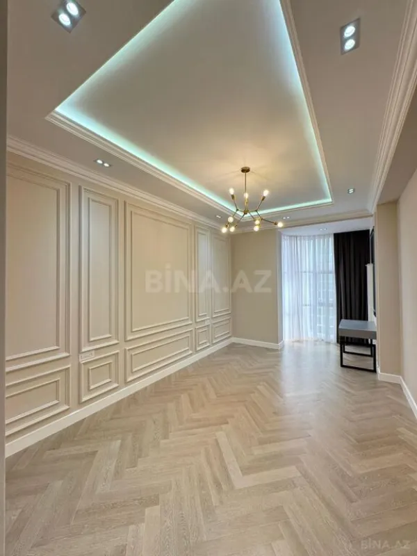 Satılır 4 otaqlı mənzil 205 m²