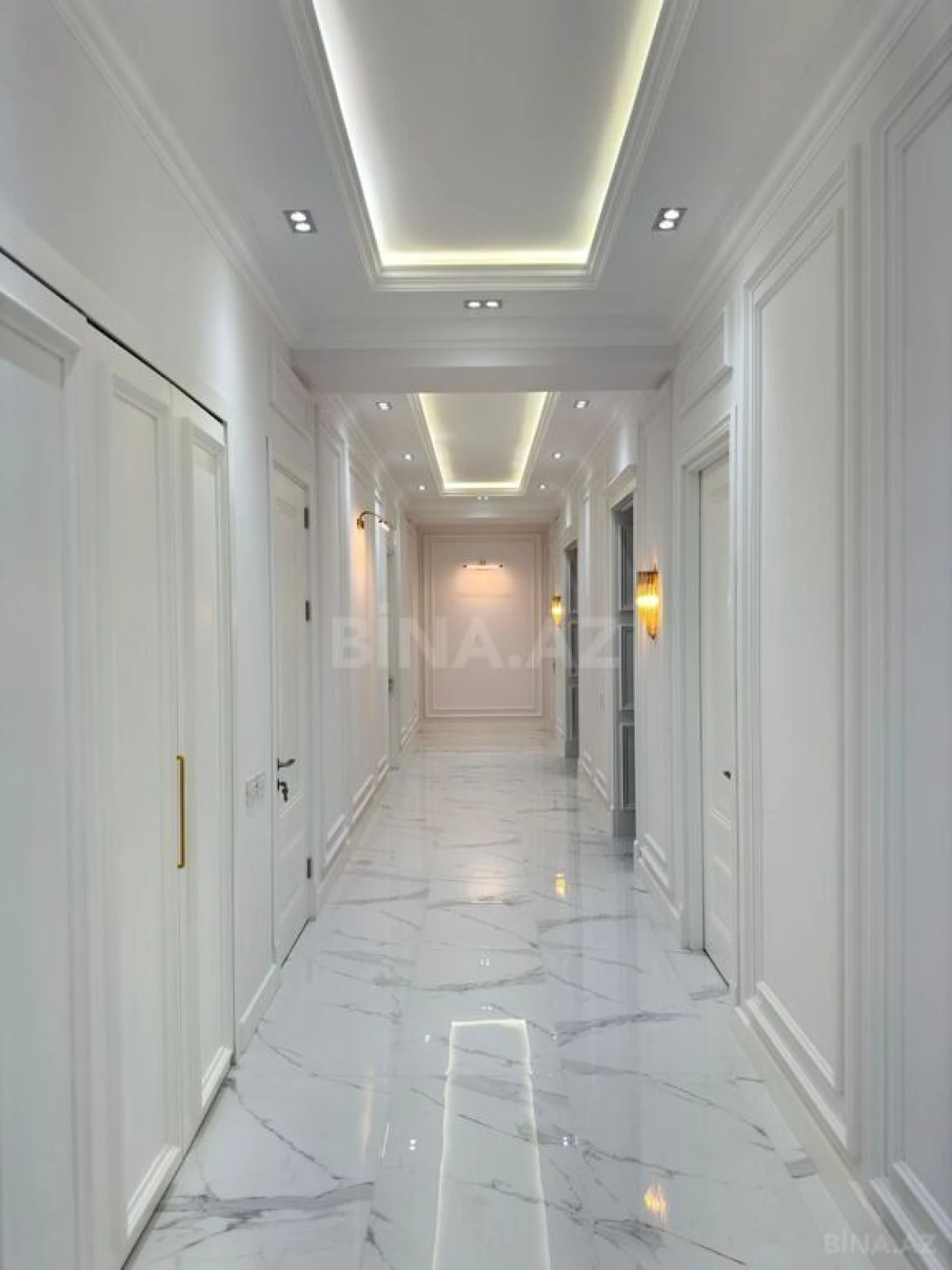 Satılır 4 otaqlı mənzil 205 m²