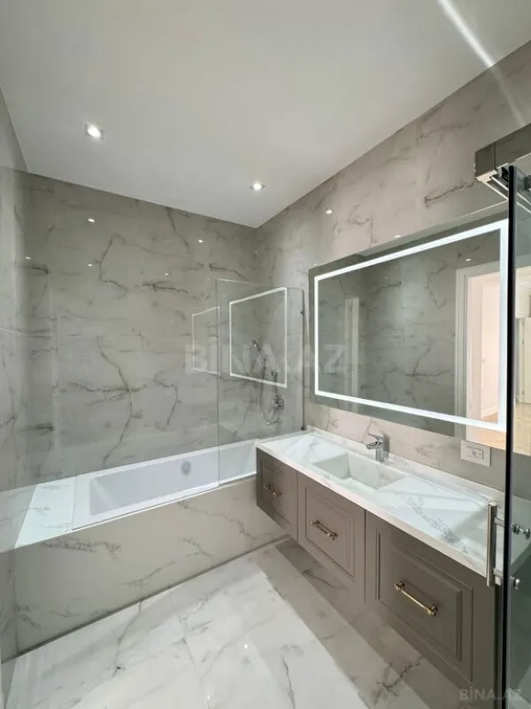 Satılır 4 otaqlı mənzil 205 m²