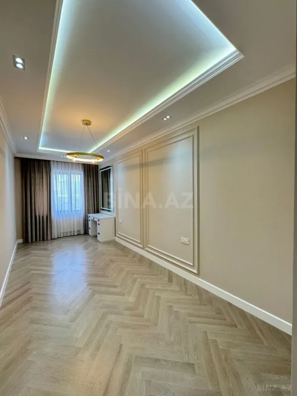 Satılır 4 otaqlı mənzil 205 m²